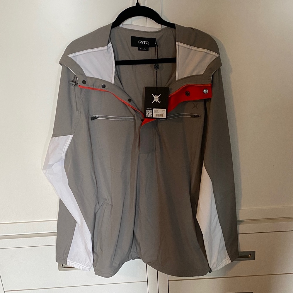 NWT GSTQ Men's Gray and White Jacket